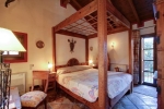 Amanhavis 4 poster Bedroom