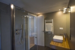 House_in_Marbella-20 Guest bathroom