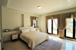 Guest bedroom  (2)