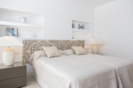 Guest bedroom  (1)