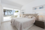 Guest bedroom  (5)