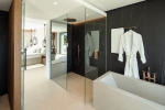 Master bathroom (1)