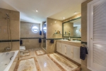 Master bathroom en-suite