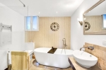 Master bathroom 2.