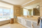 Frontline Golf Villa for sale Benahavis (45)