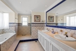 Frontline Golf Charming Villa Benahavis (24)
