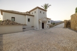 Elegant Villa Benahavis Spain (7)
