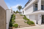 Luxury Frontline Golf Villa Benahavis (7)