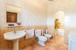 Main bathroom1