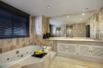 Main bathroom2