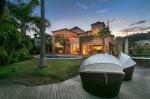 Villa + garden