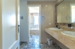 Main bathroom-2