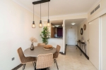 entrance dinng kitchen