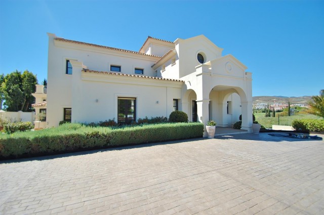 Luxury Frontline Golf Villa For Sale Benahavis Spain (5)