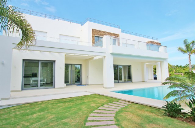 Contemporary Beachside Villa for sale Marbella Spain  (5) (Large)
