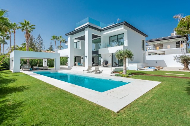 Luxury Beachside Villa Marbella (1)