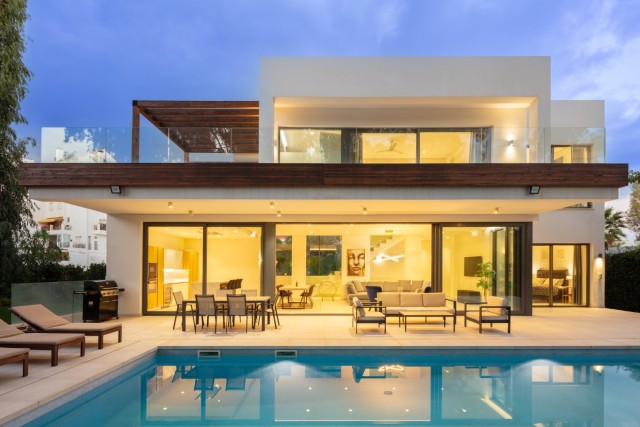 Modern Villa Ready in Estepona (1)