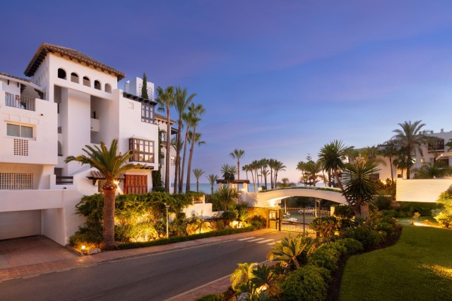 Beachside Luxury Apartment Marbella Golden Mile Spain (18)