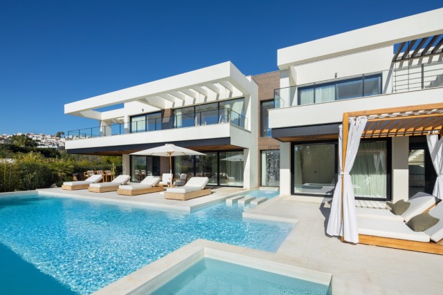 Contemporary Villa Ready to Move in Nueva Andalucia (17)